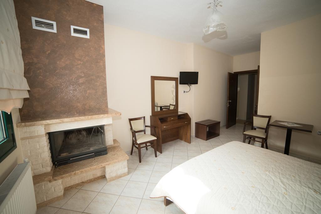 Hotel Galaxias Káto Loutrákion Dış mekan fotoğraf